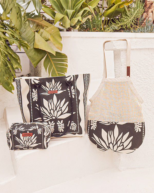 Lotus Toiletry Pouch - Image 4