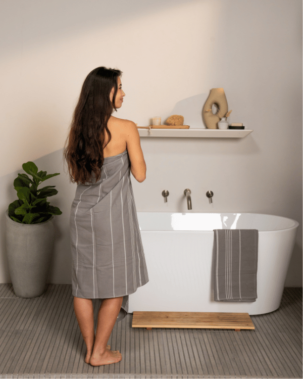 Alternative view of Classic Fringeless XL Bath Bundle - Grey